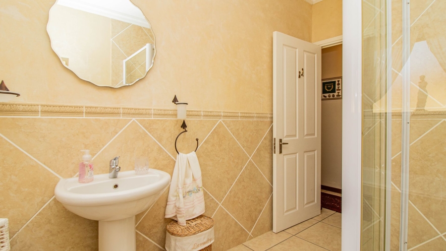 3 Bedroom Property for Sale in Sandbaai Western Cape